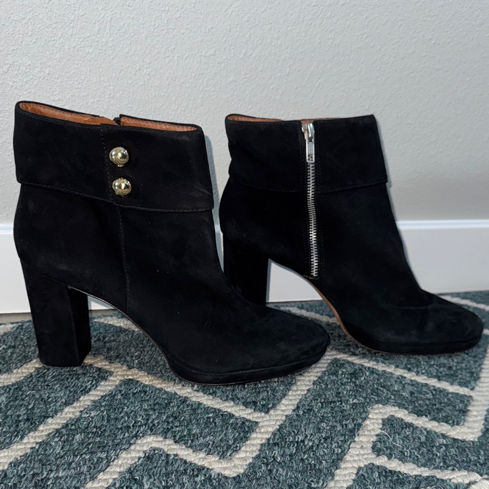 Kate Spade Black Suede Ankle Boots Block Heel Gold Button Size 9.5 - Picture 2 of 7